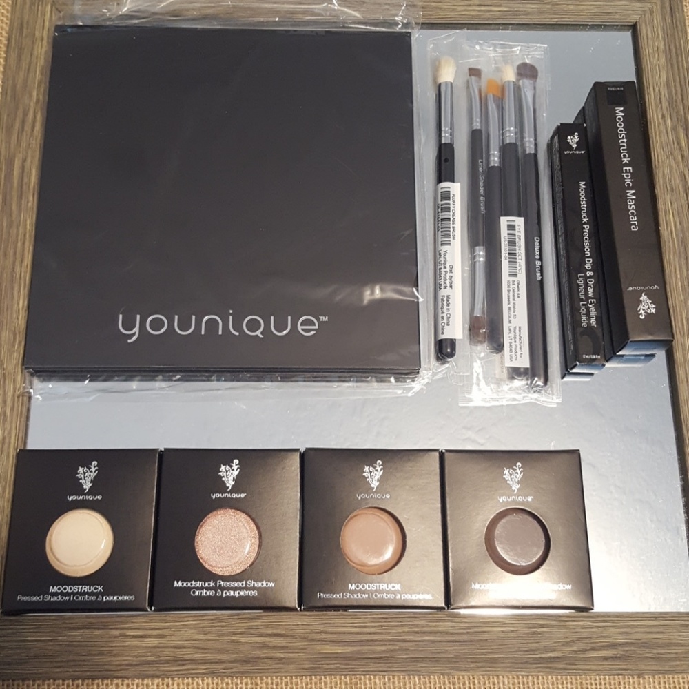 younique starter kit & FREE  EYE LINER